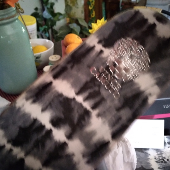 Vince Camuto "Kandler" puffy flip flop - Picture 3 of 7